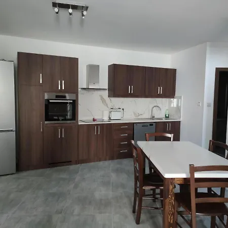 Lovely 2-bedroom Unit Nier To Marina * Pietà