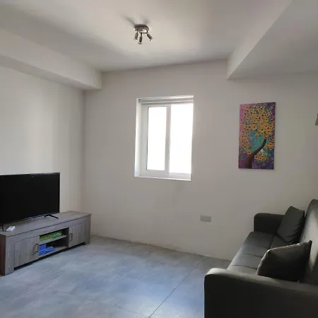 Daire Lovely 2-bedroom Unit Nier To Marina