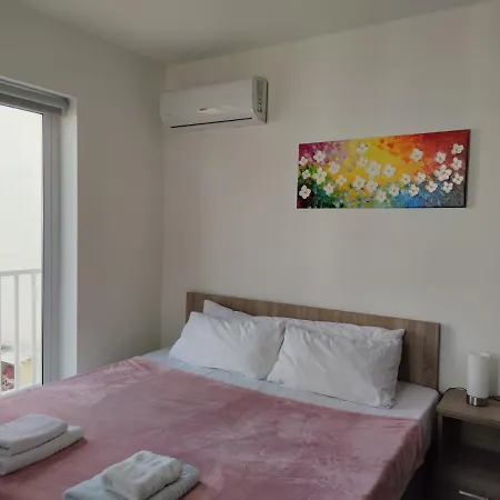 Daire Lovely 2-bedroom Unit Nier To Marina